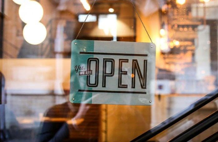 Abrir clínica dental sin ser dentista