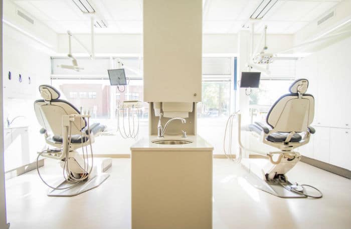 ¿Cuáles son las partes de una clínica dental?