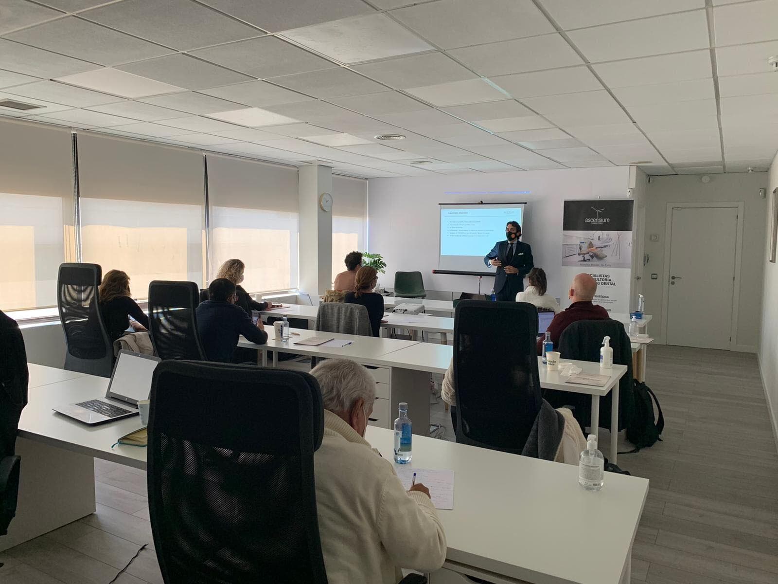 5 cosas que aprendimos en el curso especializado en gestión de clínicas dentales