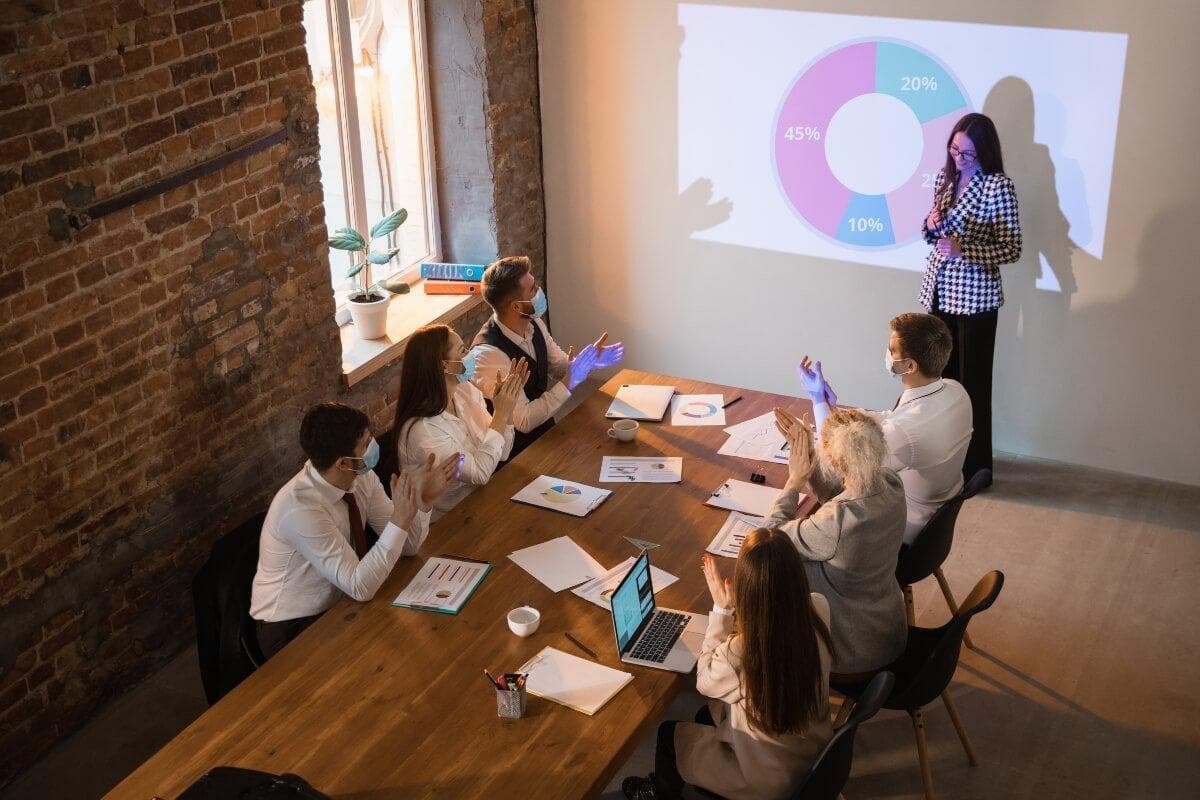 Razones por las que tienes que hacer reuniones con tu equipo