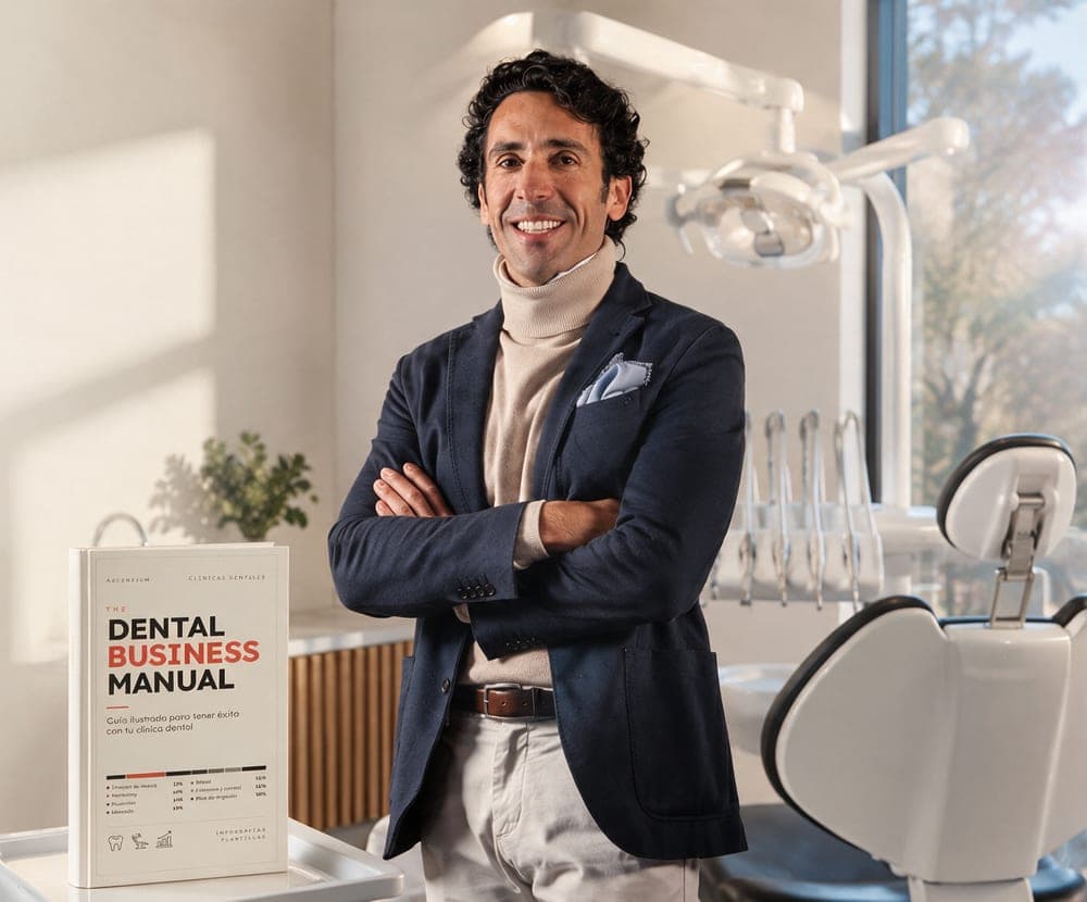 Hugo Lobato en un gabinete dental, con un ejemplar de The Dental Business Manual sobre la bandeja de instrumental.